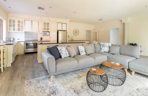Highbury House | Welcome to our stunning 4BR property in the beautiful suburb of Highbury, SA.