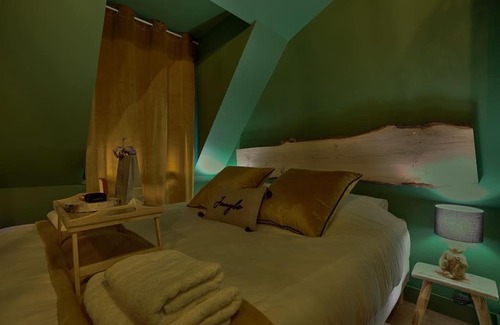 Petit-Ivry Apartment | Welcome to Panama Jungle/Jacuzzi
