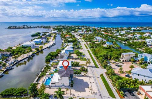 Marathon Villa | Welcome to Paradise Villa: A luxury home in Sombrero Beach, Florida Keys.