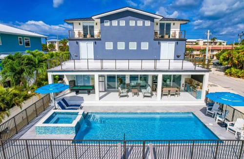 Marathon Villa | Welcome to Paradise Villa: A luxury home in Sombrero Beach, Florida Keys.