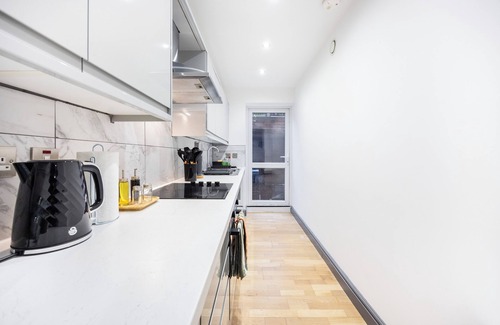 Hammersmith and Fulham Apartment | Welcome to Plotseeker’s 3 Bedroom Apartment by River Thames