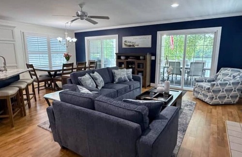 New London House | Welcome to Rest at Badin Lake, your serene waterfront retreat in New London, NC.