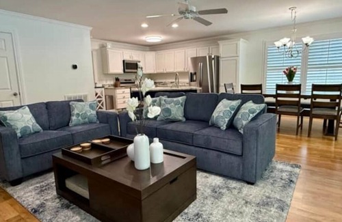 New London House | Welcome to Rest at Badin Lake, your serene waterfront retreat in New London, NC.