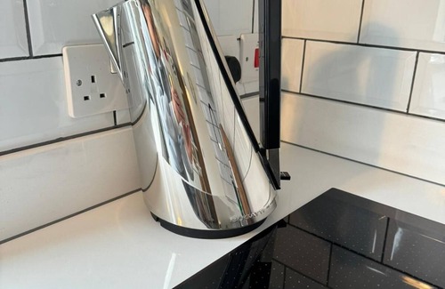 Greenwich West Apartment | Welcome to SHORT LET 1-3 months fully serviced apartment StudioGMT.