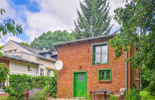 Behnkendorf House | Welcome to the apartment Storchennest with a beautiful view of the countryside!