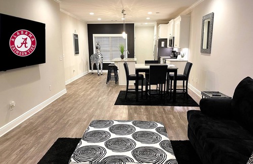 Tuscaloosa House | Welcome To The Black & White Markethouse