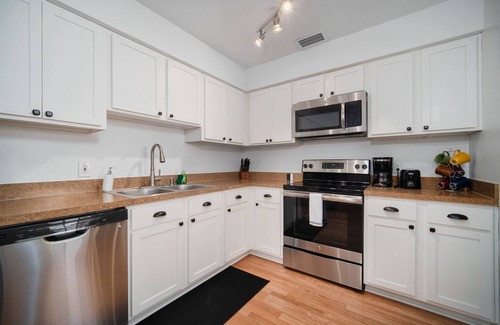 Murray Hill House | Welcome to the breathtaking modern home of your dreams
