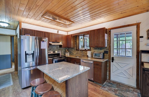 Hamlin House | Welcome to The Chalet Getaway in the Hideout!