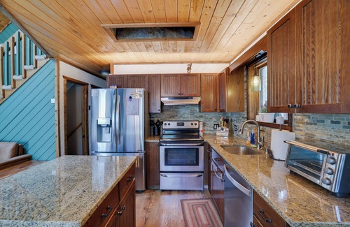 Hamlin House | Welcome to The Chalet Getaway in the Hideout!