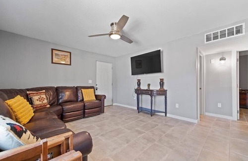 Wickenburg House | Welcome to The Dutton @ Wickenburgs The Sheridan
