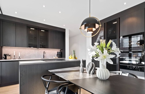 List Apartment | Welcome to the Greenwich Suite – Luxury for 4 People with Balcony and Sauna.
