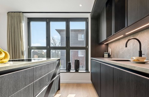 List Apartment | Welcome to the Greenwich Suite – Luxury for 4 People with Balcony and Sauna.