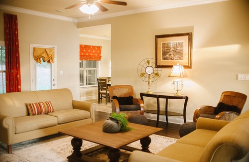 Normal House | Welcome to the Grand Executive Residence! Centrally located in Huntsville, AL.