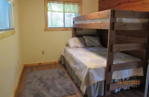 Harrison Cabin | Welcome to the Howell-a-Day Inn.