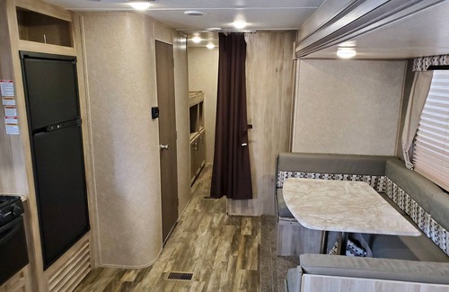 Laurel RV Rental | Welcome to “The Last Resort” 2019 29 ft Coachman Catalina