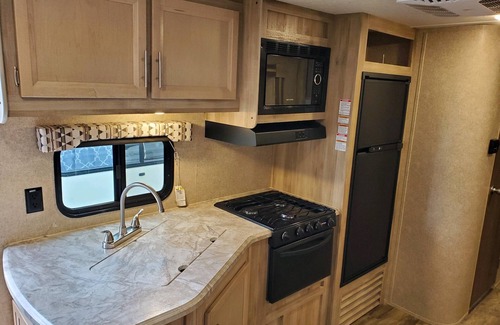 Laurel RV Rental | Welcome to “The Last Resort” 2019 29 ft Coachman Catalina
