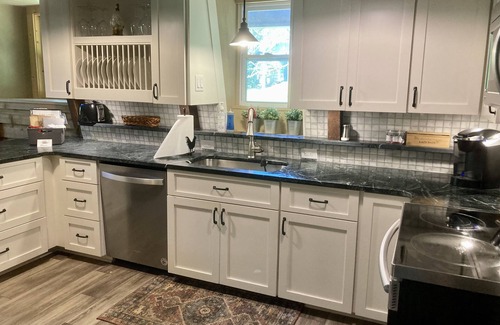 Blairsville House | Welcome to the Lazy Daze Chalet - a quaint all-season lake front cabin