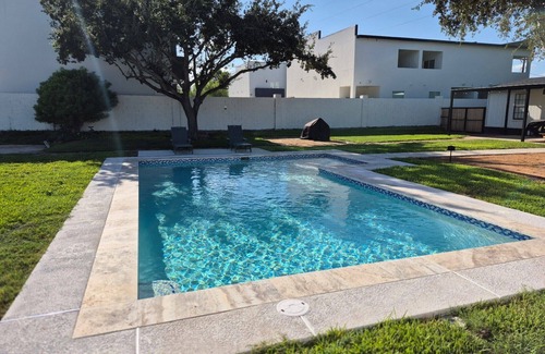 Edinburg House | Welcome to The Oak House!