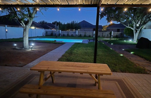 Edinburg House | Welcome to The Oak House!
