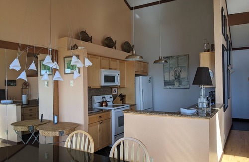 Castroville House | Welcome to The Sandpiper!/166 MDW