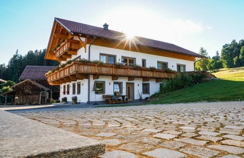 Bobrach Apartment | Welcome to the spacious Hofblick vacation apartment!