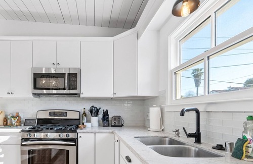 Aptos House | Welcome to the Tiki Tides in Aptos. Firepit. Hot Tub. Walking distance to Seacliff Beach.