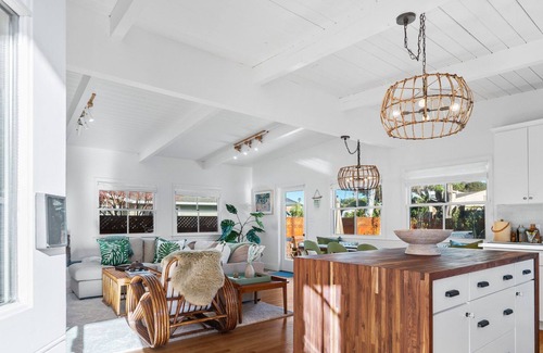 Aptos House | Welcome to the Tiki Tides in Aptos. Firepit. Hot Tub. Walking distance to Seacliff Beach.