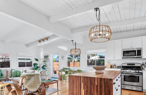 Aptos House | Welcome to the Tiki Tides in Aptos. Firepit. Hot Tub. Walking distance to Seacliff Beach.