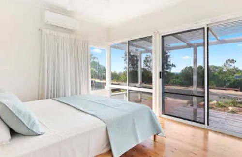 Point Vernon House | Welcome to the upmarket, glamorous, Esplanade Ease.