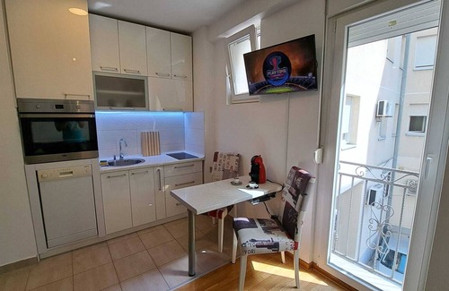 Đeram Apartment | Welcome to the warm and cozy Maya's home, located on historical part of Vracar.