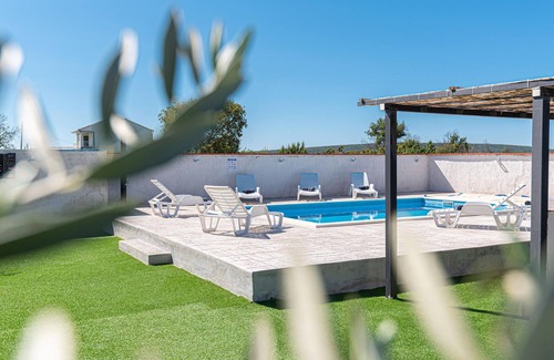 Oklaj House | Welcome to this beautiful house in Dalmatian Zagora.
