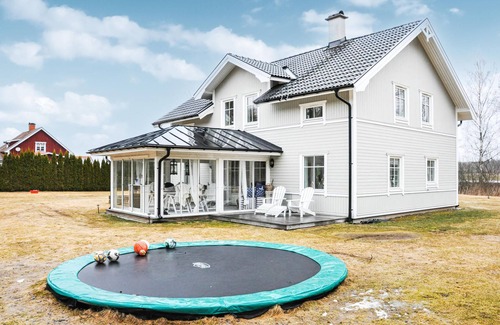 Karlstad House | Welcome to this livable house near Karlstad on Lake Vänern.