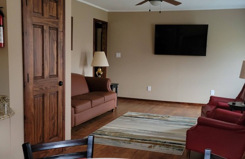 Kodak House | Welcome to Triple C Rentals, this home is clean, comfortable and convenient!!!!!
