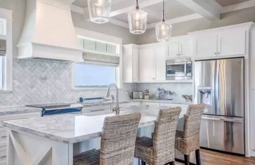 Port Bolivar Cabin | Welcome to your waterfront bliss!
