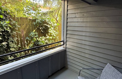 West Queen Anne Apartment | Welcome to your Emerald City Getaway!