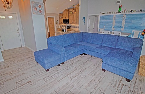 Hobe Sound House | Welcome to your tropical paradise! Private pool and 5 min to beach.Pet-Friendly!