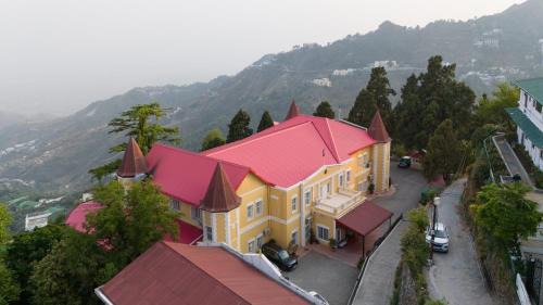 The Mall Road Hotel | WelcomHeritage Kasmanda Palace