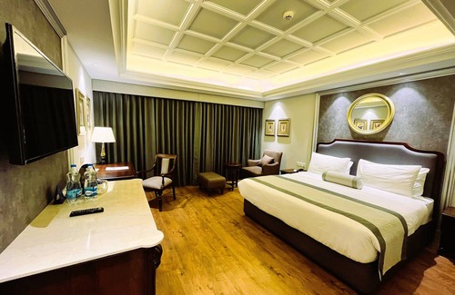 The Mall Road Hotel | WelcomHeritage Kasmanda Palace