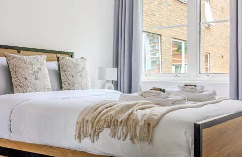 Elephant and Castle Apartment | Welcoming 2BR near London Bridge, Shard, Borough
