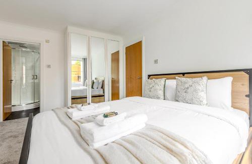Elephant and Castle Apartment | Welcoming 2BR near London Bridge, Shard, Borough