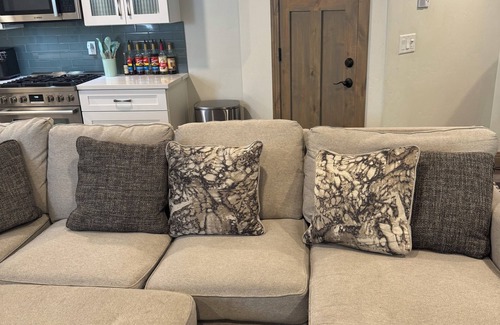 Alpine Apartment | Welcoming 3-bedroom apartment with fabulous views in Alpine