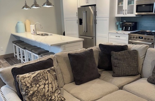 Alpine Apartment | Welcoming 3-bedroom apartment with fabulous views in Alpine