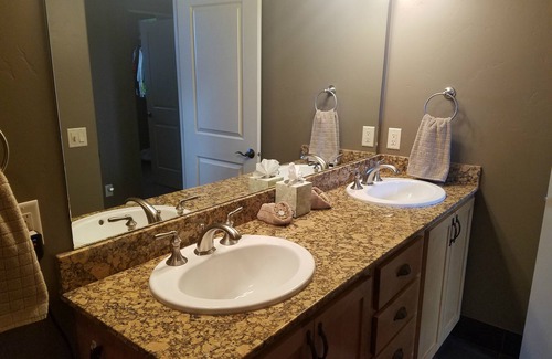 Hailey Condo | Welcoming 3bd/2.5bth condo with great amenities in the heart of the Valley.