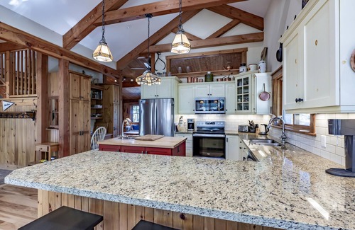 Muskoka Lakes Cottage | Welcoming, 4+ bed 3 bath cottage on South Lake Rosseau! Boathouse! Sunsets!