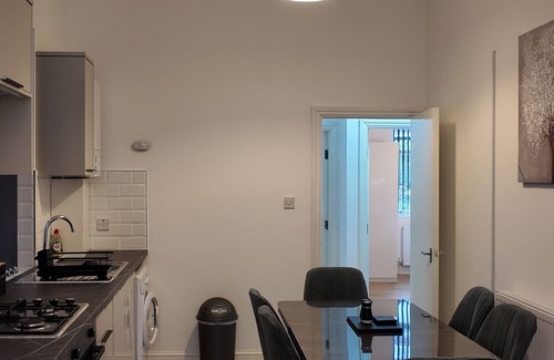 Haverstock Apartment | Welcoming 4-bedroom apartment with WiFi in vibrant London