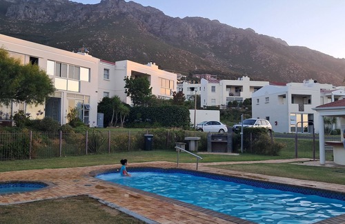 Mountainside Apartment | Welcoming apartment with ocean view in peaceful Gordon's bay