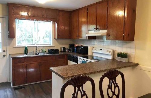 Cary House | *Welcoming Cary Townhome*King Bed*Long Term Stays*