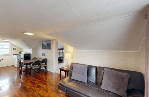 Rockaway Beach Cabin | Welcoming dog-friendly retreat near beach, parks, and Lake Lytle