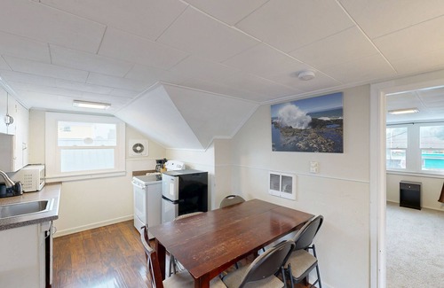 Rockaway Beach Cabin | Welcoming dog-friendly retreat near beach, parks, and Lake Lytle