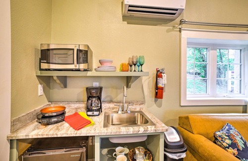 Downtown Branson Cottage | Welcoming Downtown Branson Cottage w/Pool Access!